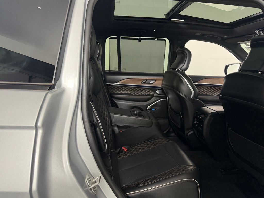 Used 2024 Jeep Grand Cherokee Summit w/ Adv Protech Group IV AWD/4WD image 29