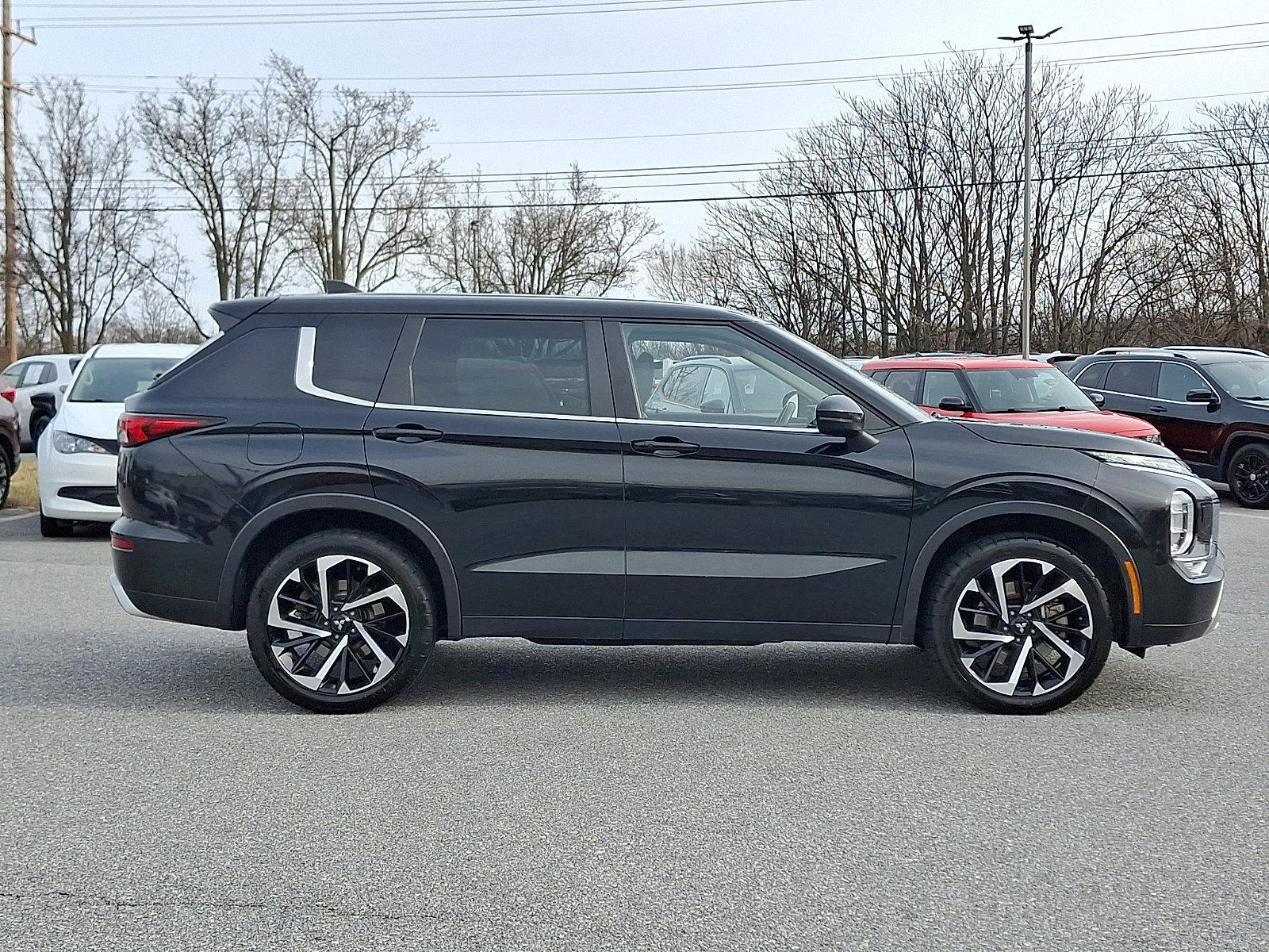 Used 2023 Mitsubishi Outlander SE image 7