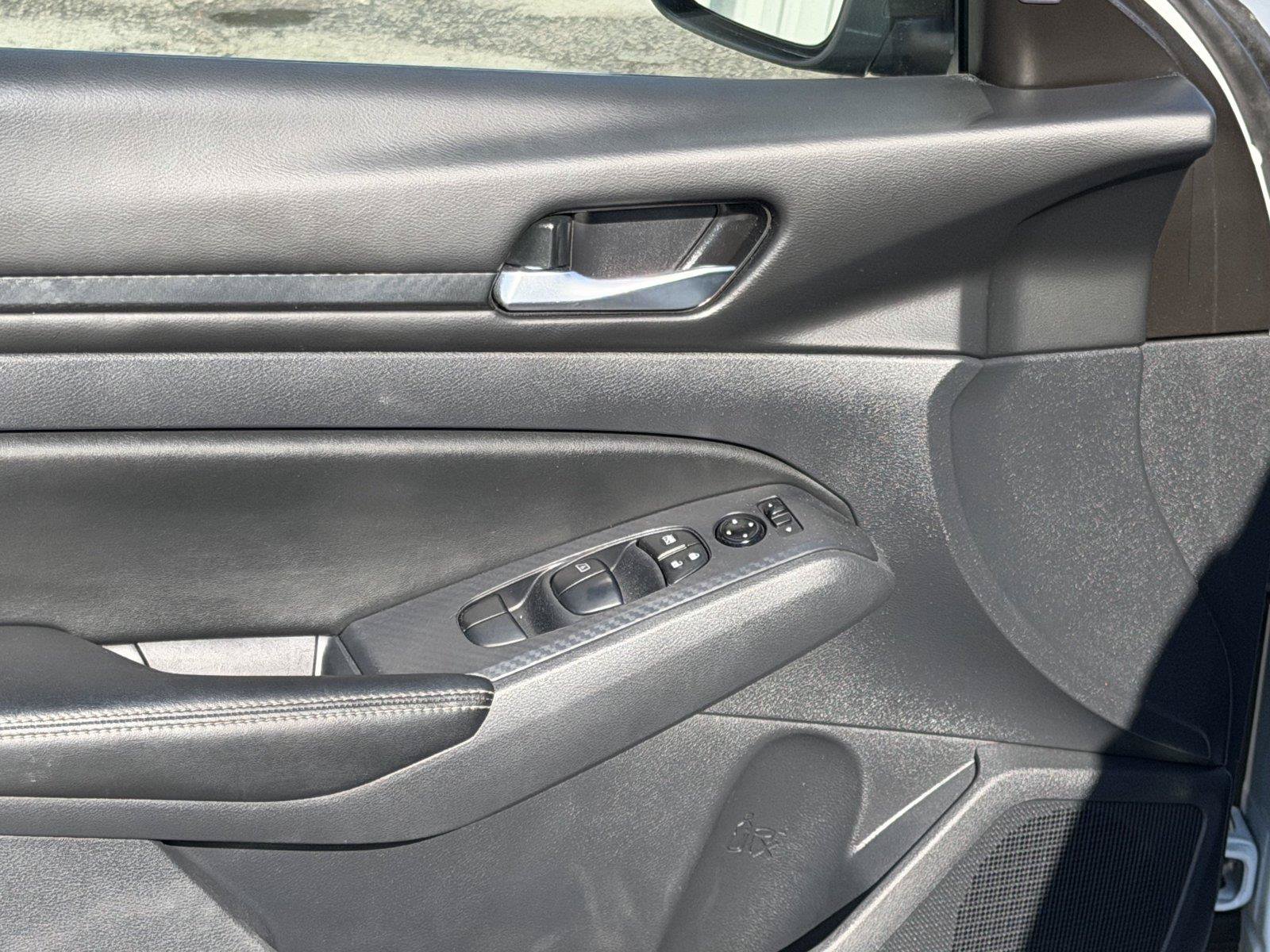Used 2025 Nissan Altima 2.5 SV FWD image 13