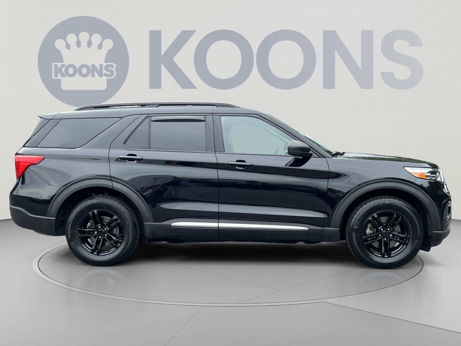 Used 2020 Ford Explorer XLT w/ Equipment Group 202A AWD/4WD image 12