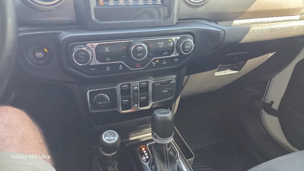Used 2021 Jeep Gladiator Overland w/ Safety Group AWD/4WD image 26