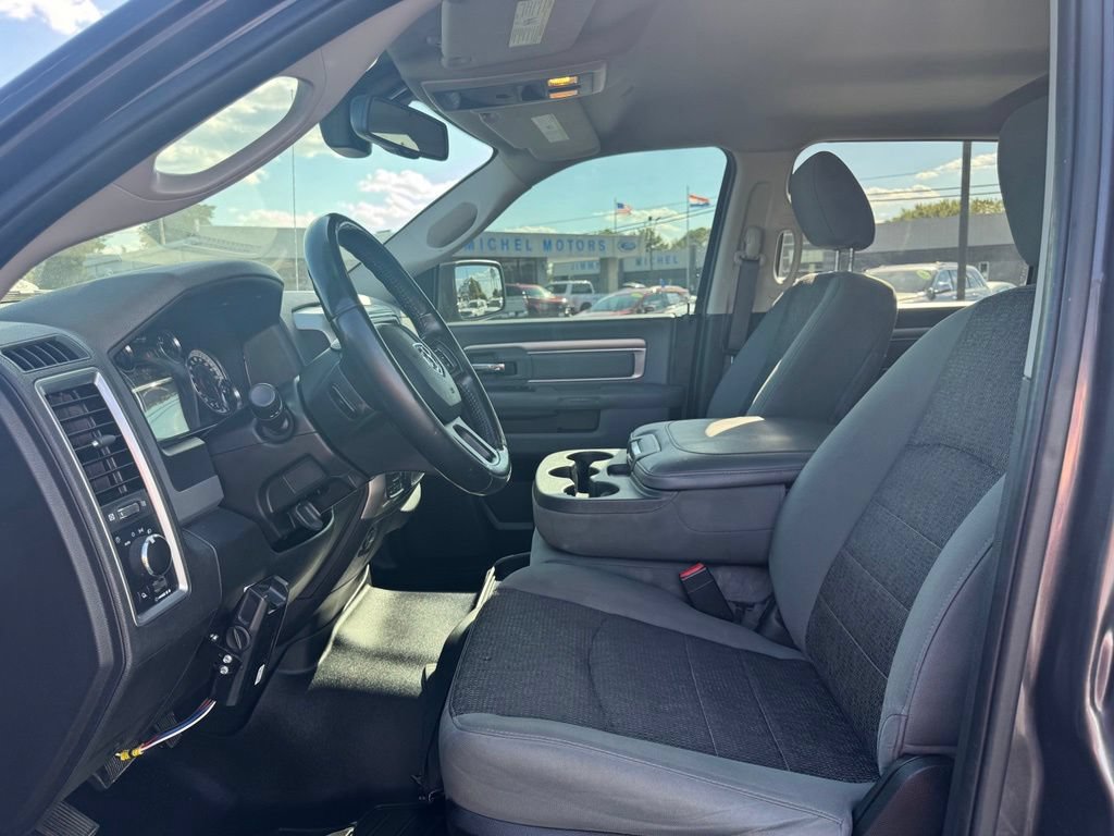 Used 2019 RAM 1500 Classic SLT w/ Luxury Group AWD/4WD image 5