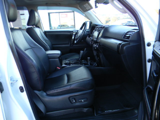 Used 2020 Toyota 4Runner Venture w/ Moonroof Package AWD/4WD image 21