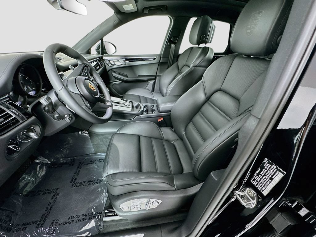 New 2026 Porsche Macan AWD/4WD image 5