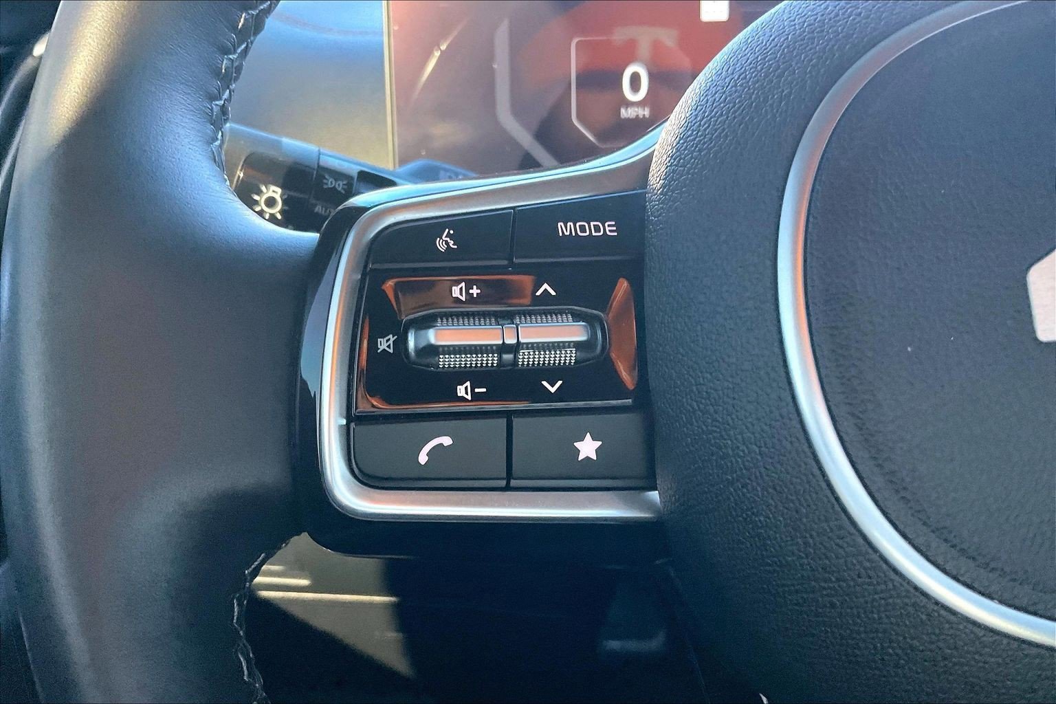 Used 2025 Kia Sorento SX image 21