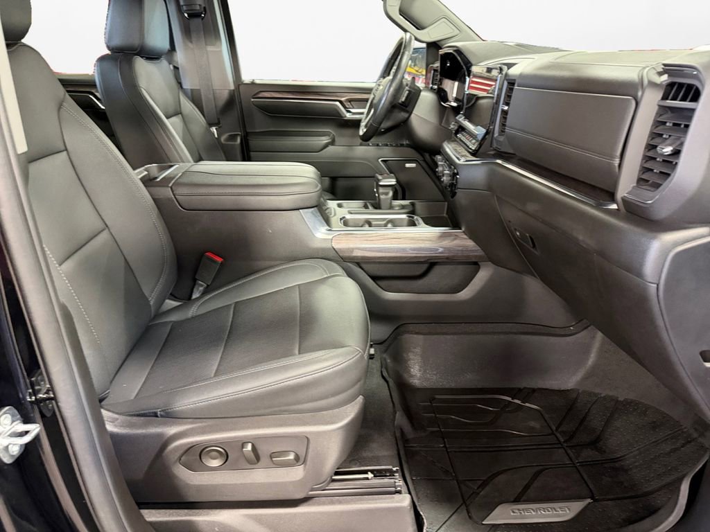 Used 2024 Chevrolet Silverado 1500 LTZ AWD/4WD image 9