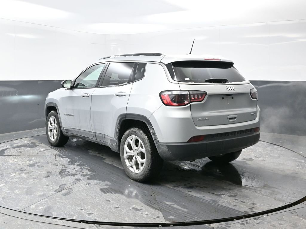 Used 2024 Jeep Compass Latitude image 12