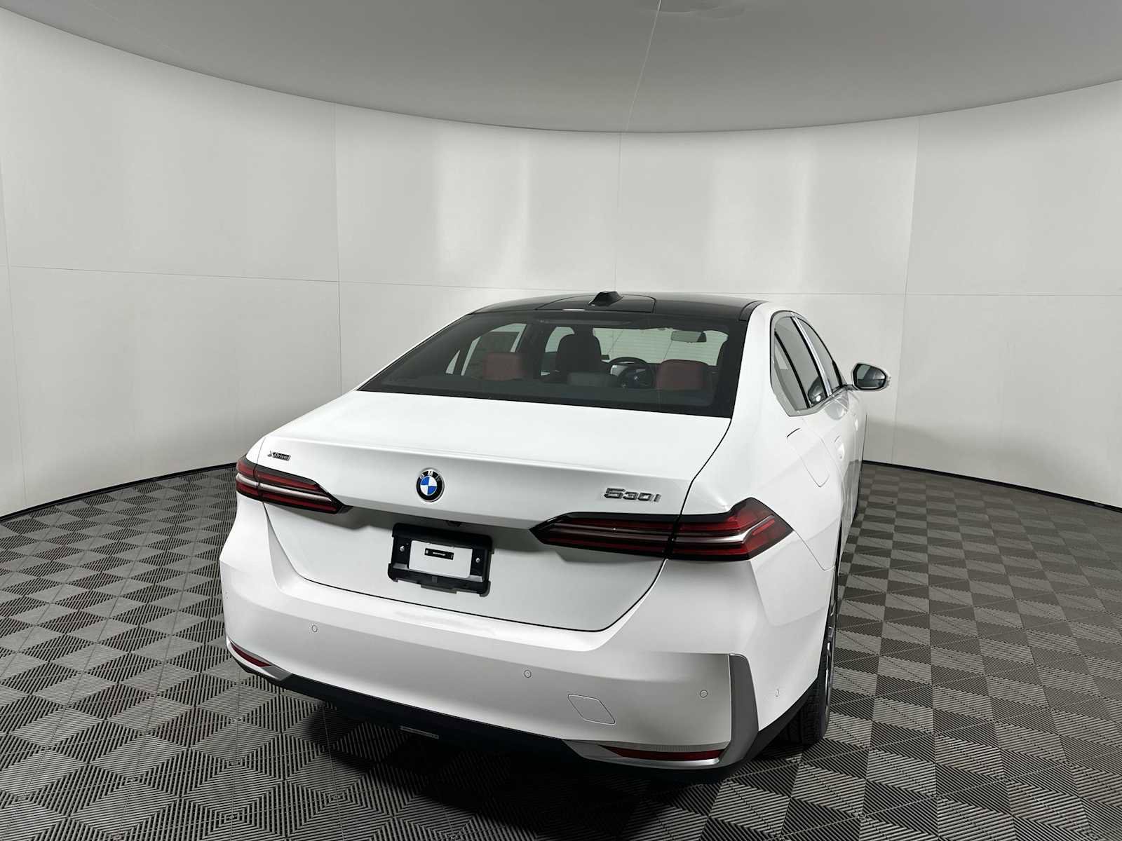 New 2026 BMW 530i xDrive w/ Premium Package image 9