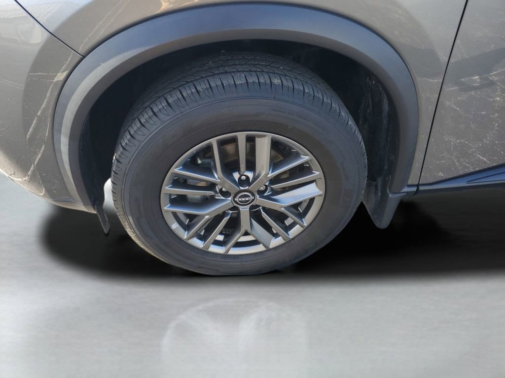 Used 2023 Nissan Rogue S image 10