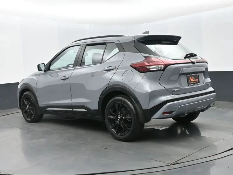 Used 2023 Nissan Kicks SR w/ SR Premium Package FWD image 9
