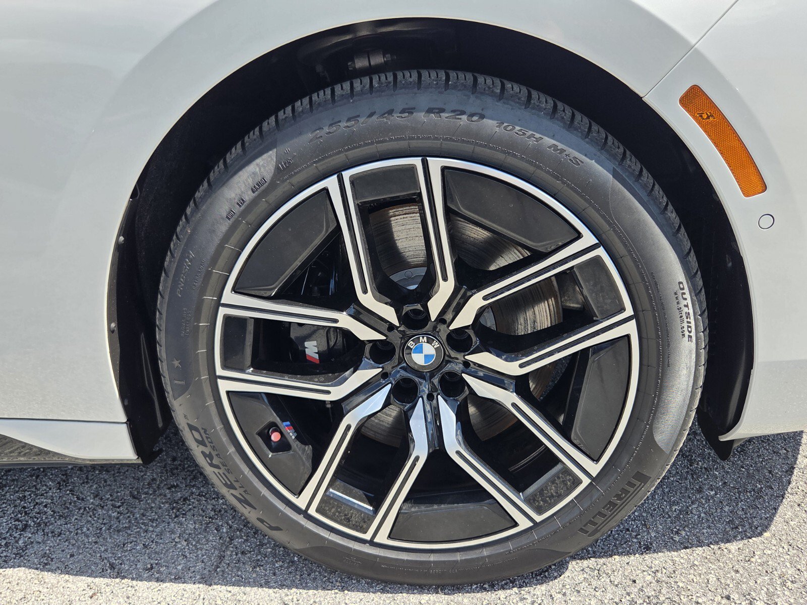 Certified 2026 BMW 760i xDrive w/ Executive Package AWD/4WD image 9
