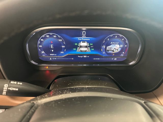 Used 2023 Chevrolet Suburban High Country image 24