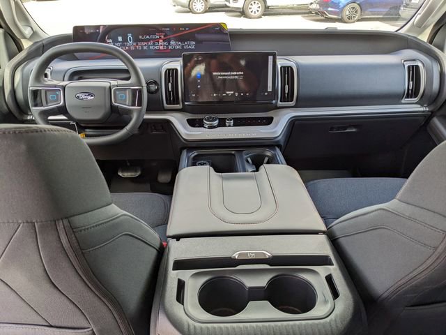 New 2025 Ford Expedition Active image 14