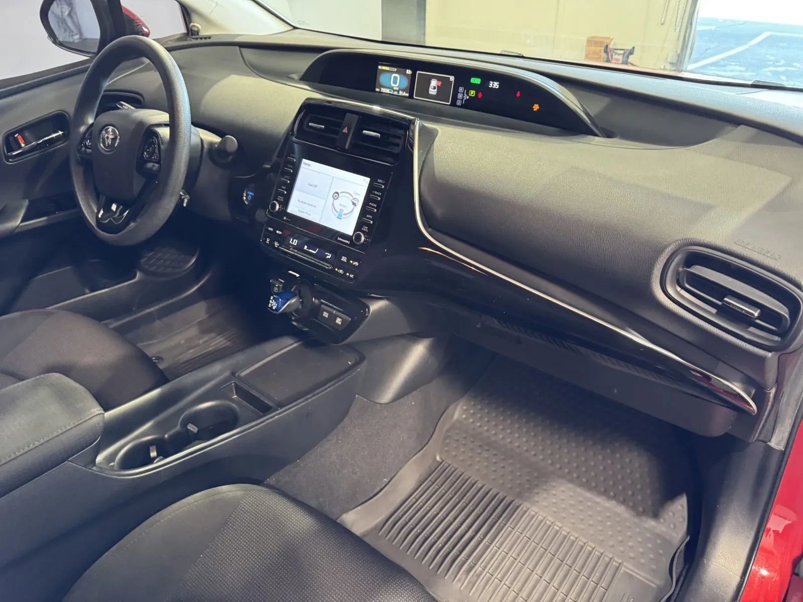Used 2022 Toyota Prius L Eco FWD image 5