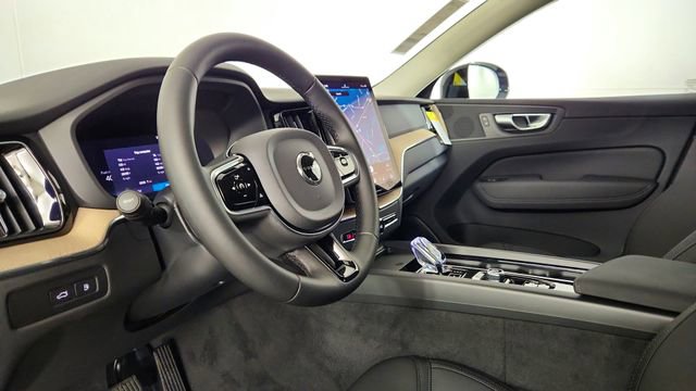 New 2026 Volvo XC60 T8 Plus w/ Climate Package PRO AWD/4WD image 12