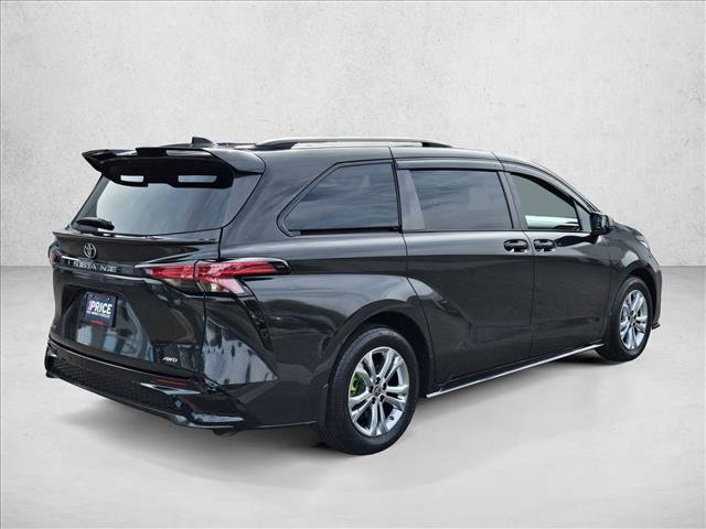 Used 2021 Toyota Sienna XSE w/ XSE Plus Package AWD/4WD image 5