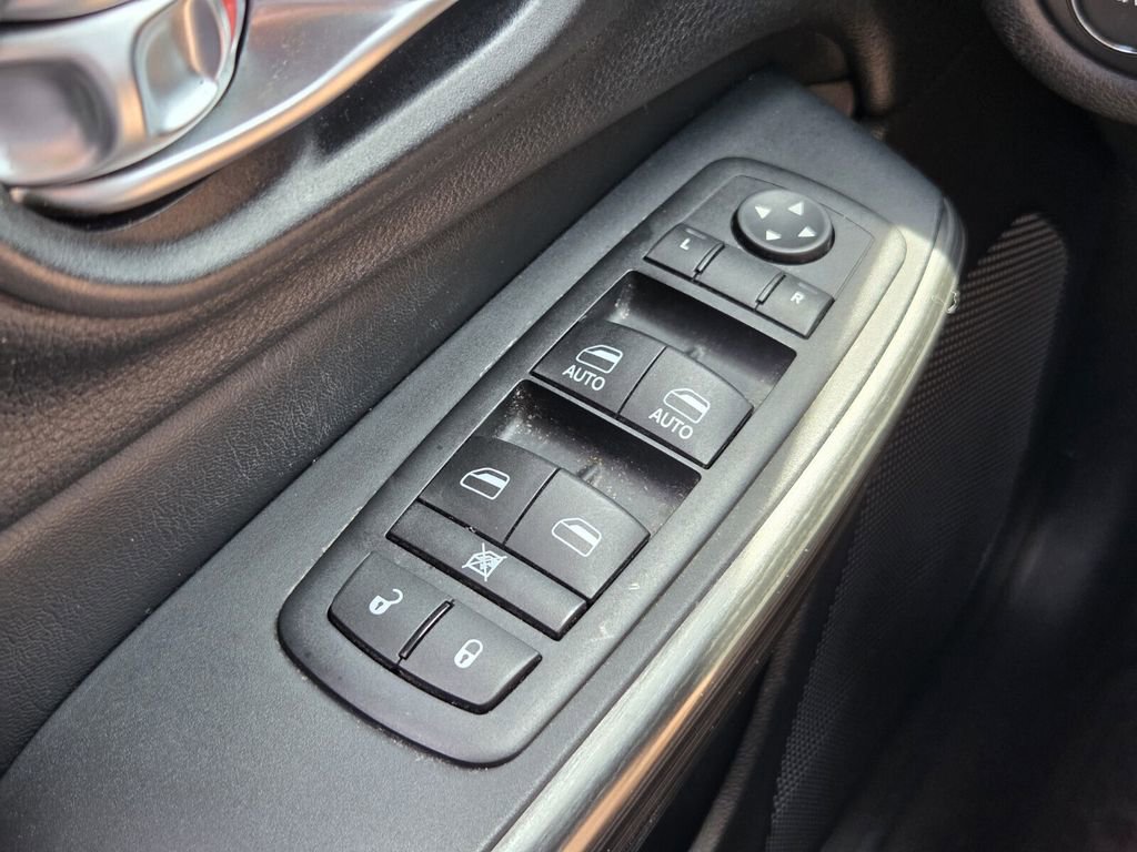 Used 2016 Jeep Cherokee Trailhawk w/ Comfort/Convenience Group AWD/4WD image 26