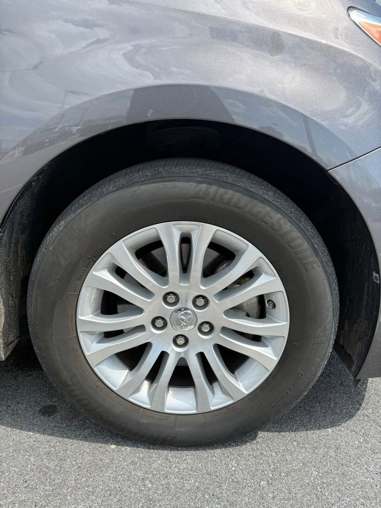 Used 2017 Toyota Sienna XLE FWD image 8