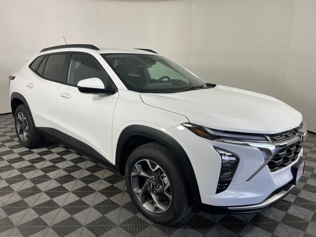 New 2026 Chevrolet Trax LT w/ LT Convenience Package FWD image 1
