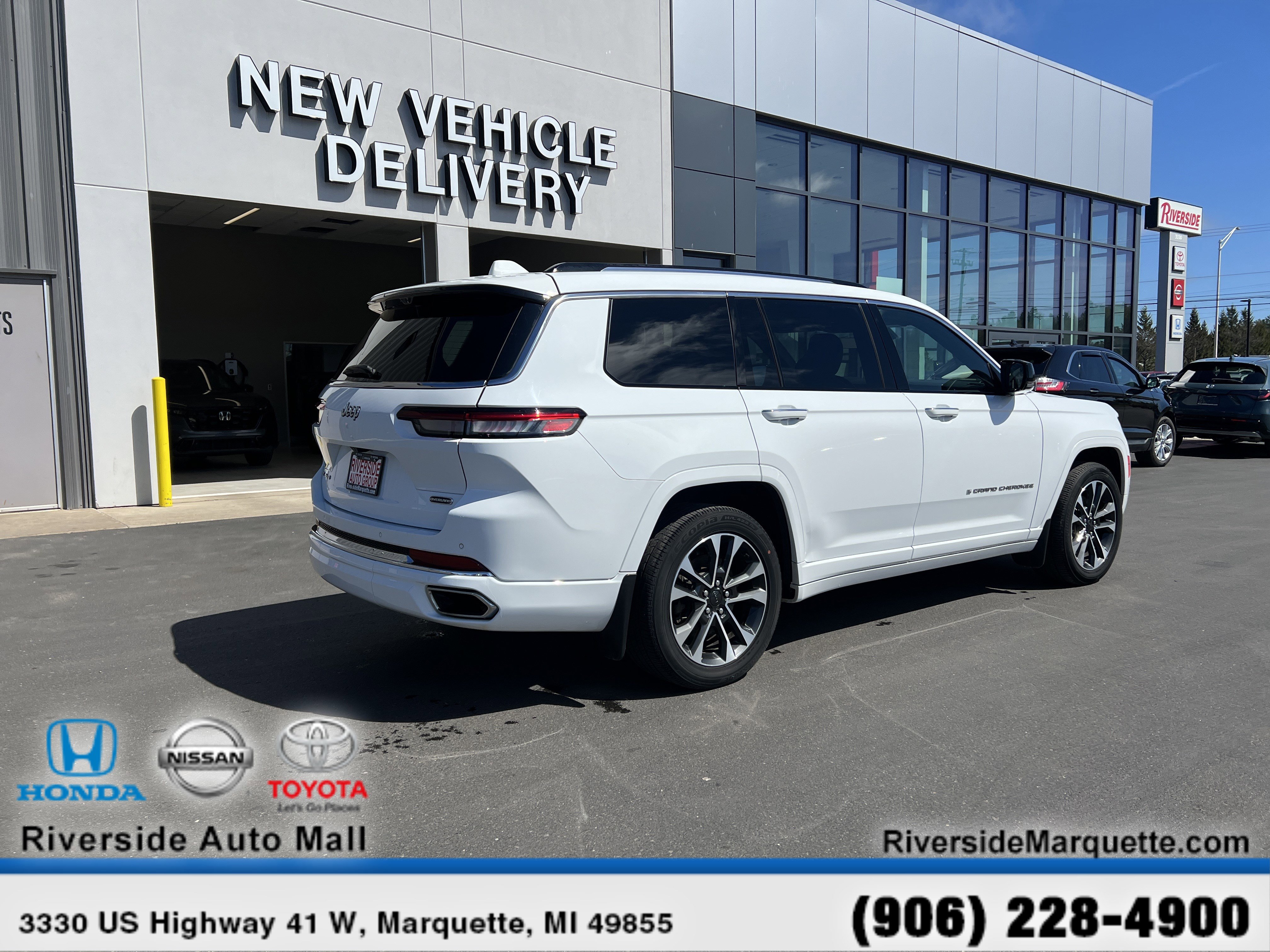 Used 2022 Jeep Grand Cherokee L Overland w/ Luxury Tech Group IV AWD/4WD image 9