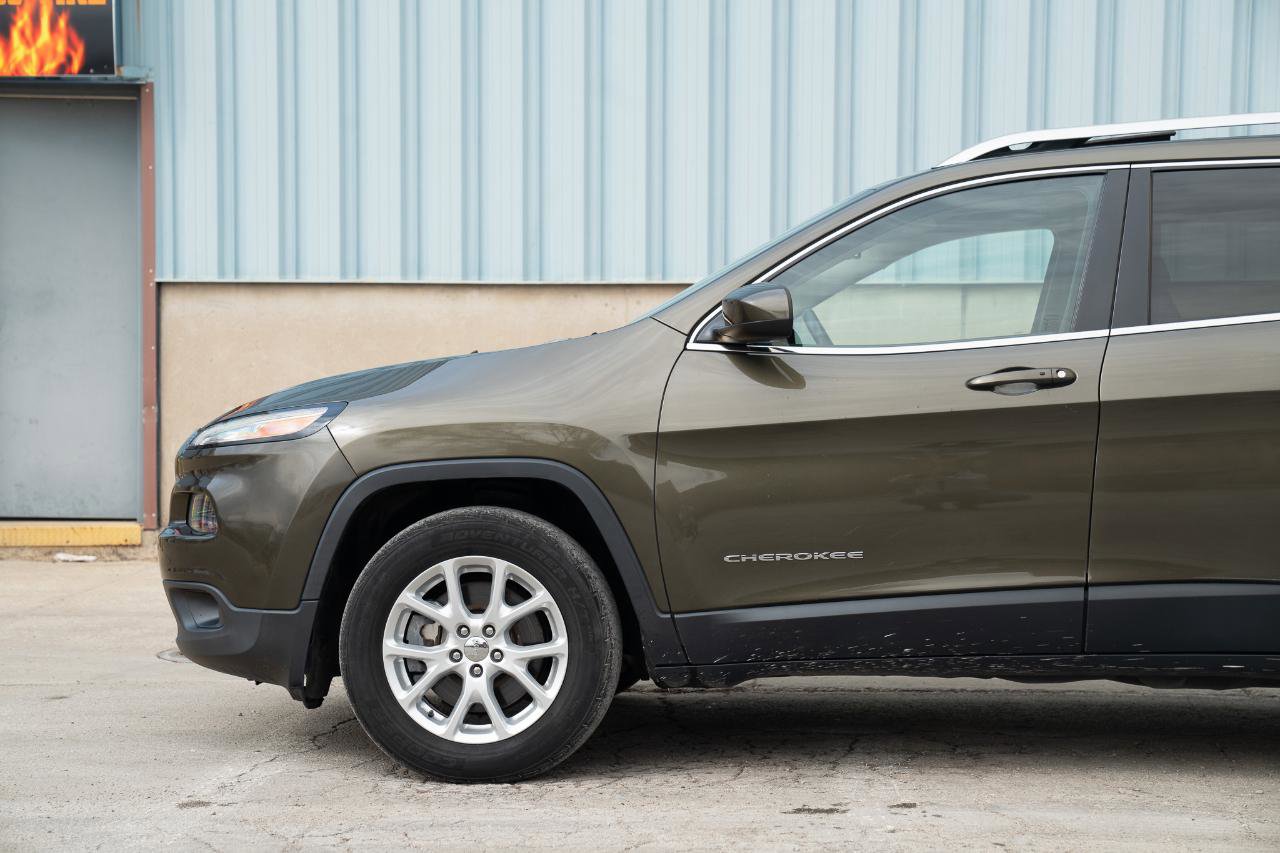 Used 2016 Jeep Cherokee Latitude w/ Comfort/Convenience Group AWD/4WD image 7