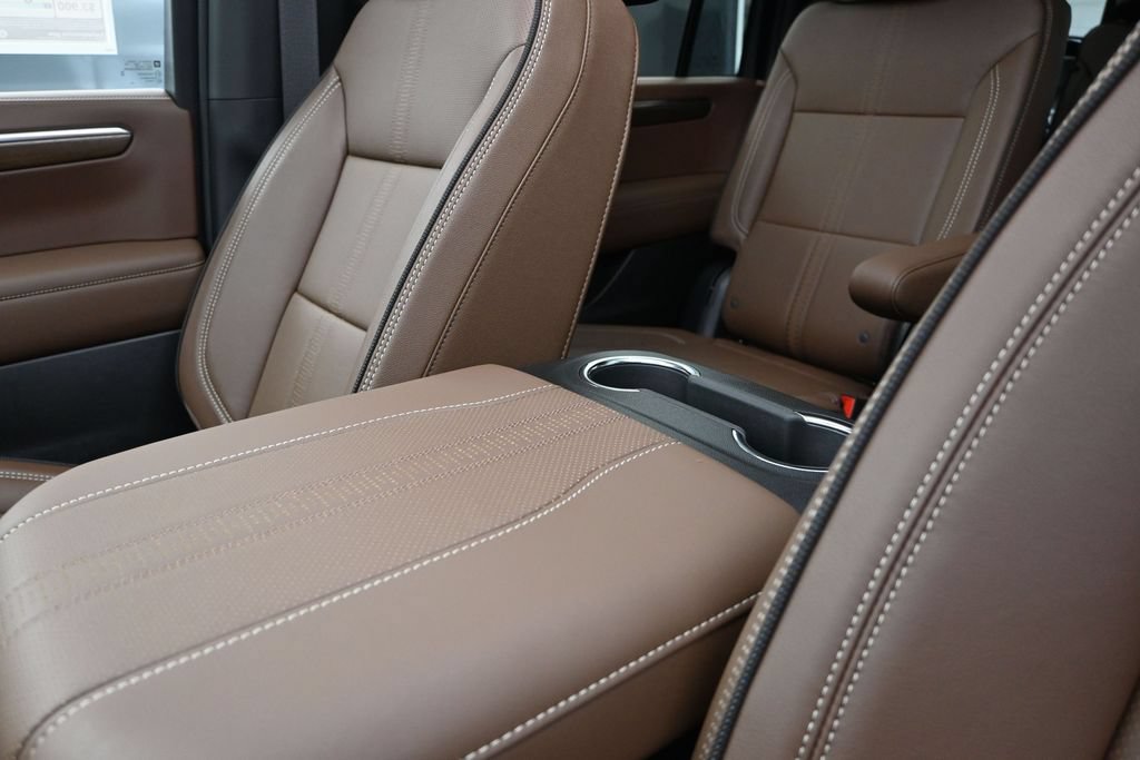 New 2026 Chevrolet Suburban High Country AWD/4WD image 14