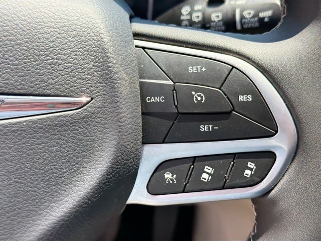 Used 2024 Chrysler Pacifica Limited FWD image 20