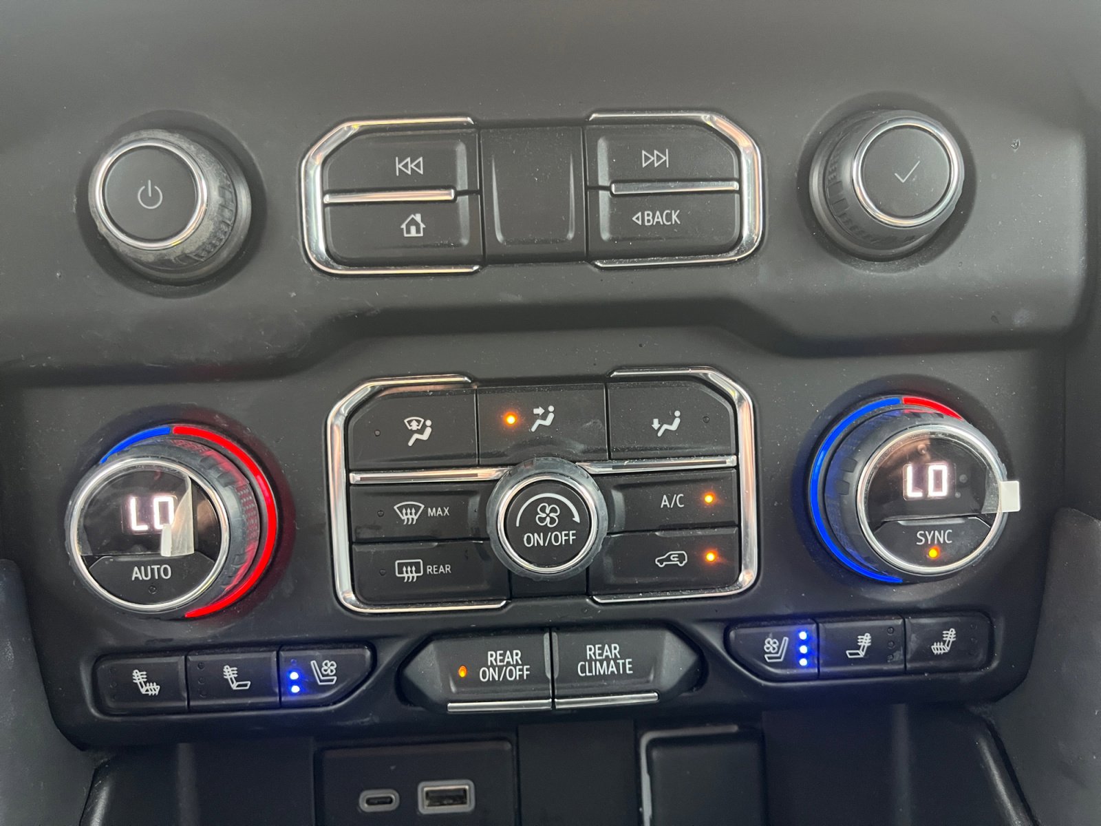 Used 2023 Chevrolet Tahoe Premier image 16