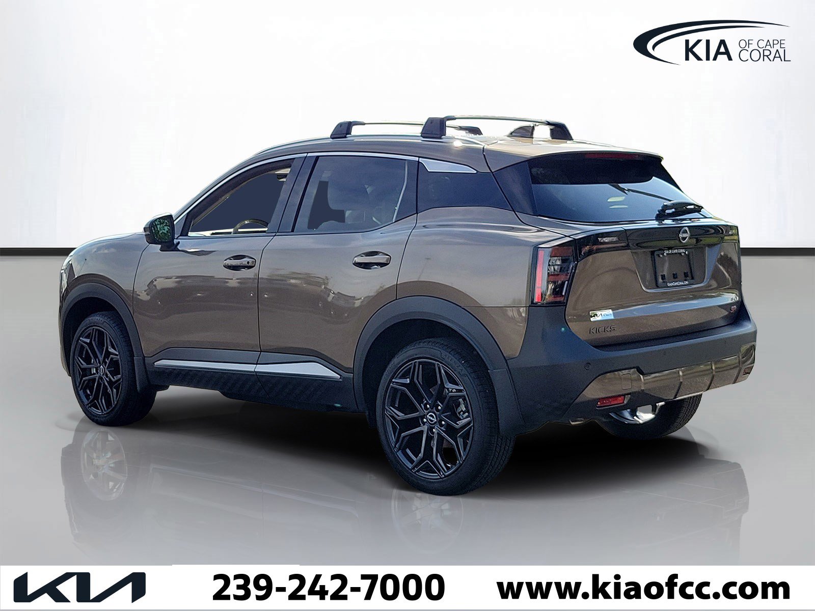 Used 2025 Nissan Kicks SR FWD image 4