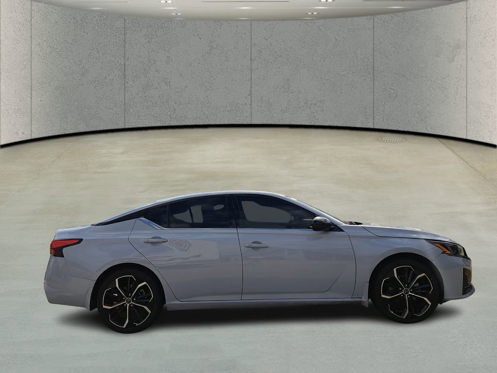 Used 2023 Nissan Altima 2.5 SR image 4