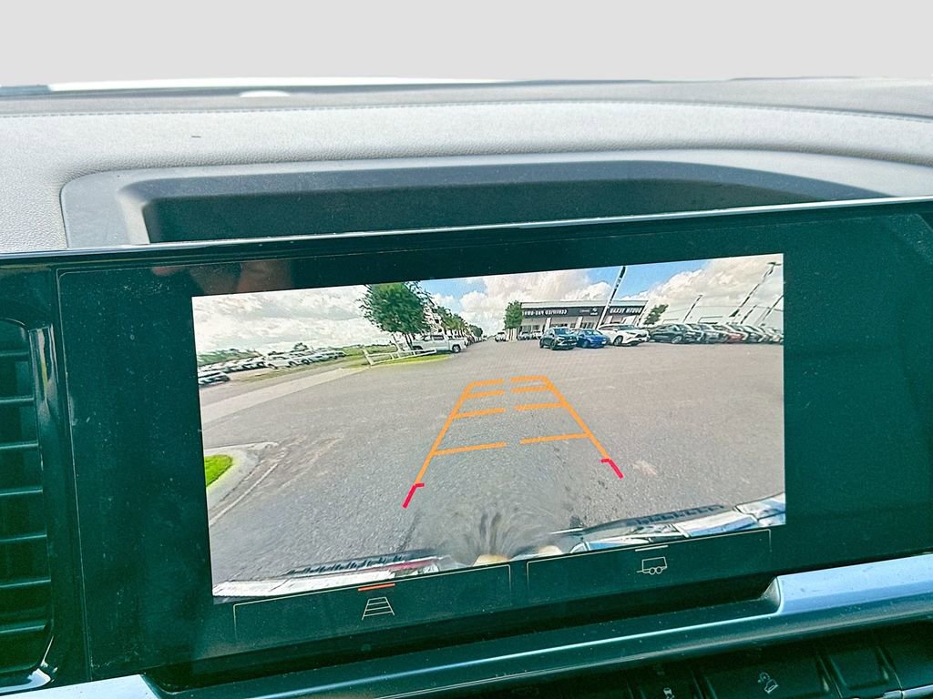 Used 2023 GMC Sierra 1500 SLT AWD/4WD image 18