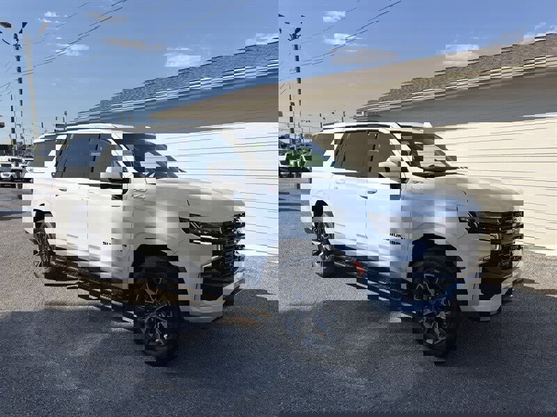 Used 2023 Chevrolet Suburban Z71 image 2