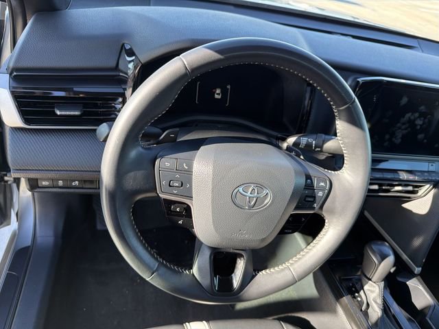 Used 2025 Toyota Camry SE FWD image 16