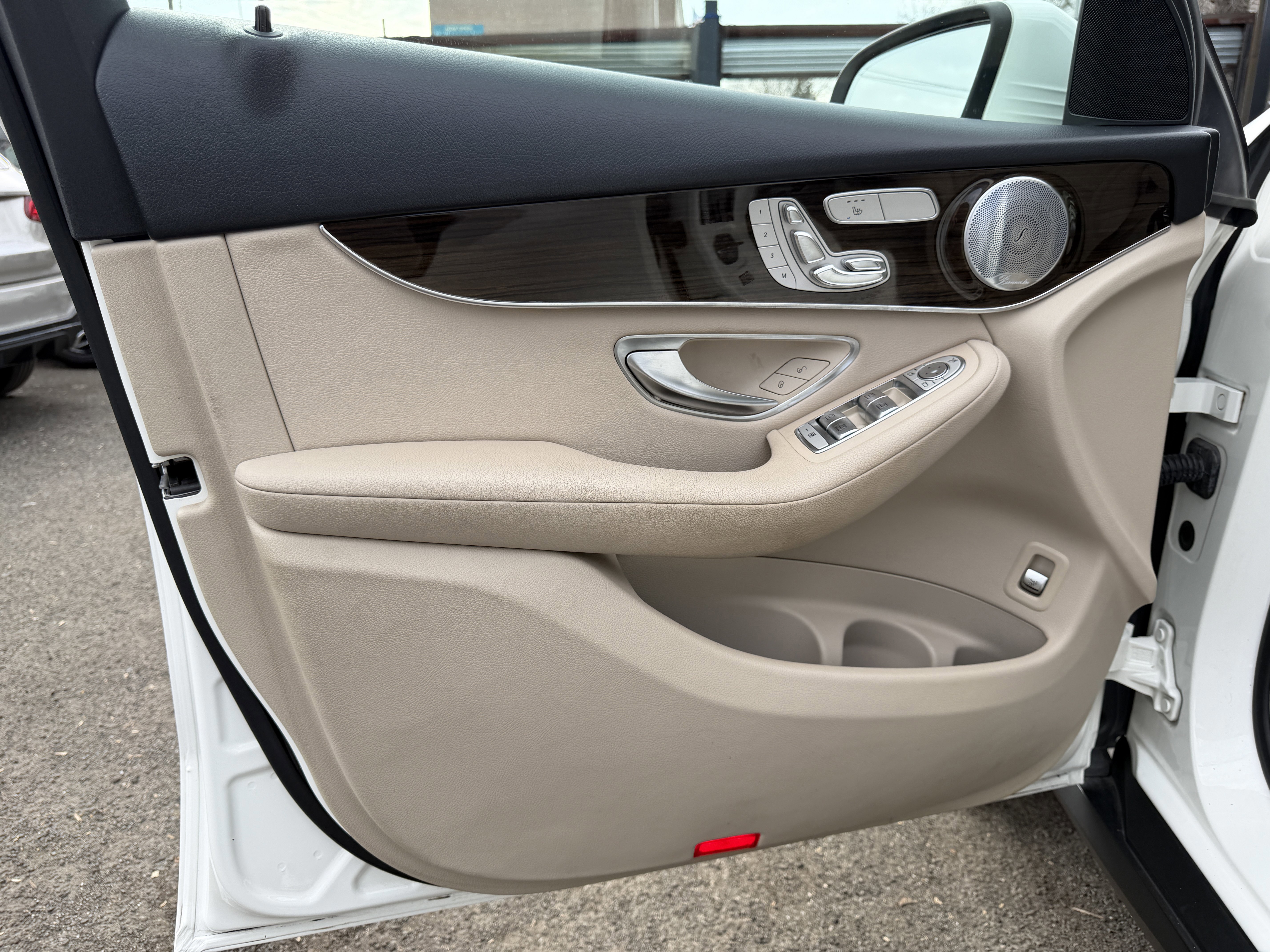Used 2019 Mercedes-Benz GLC 300 4MATIC w/ Multimedia Package image 25