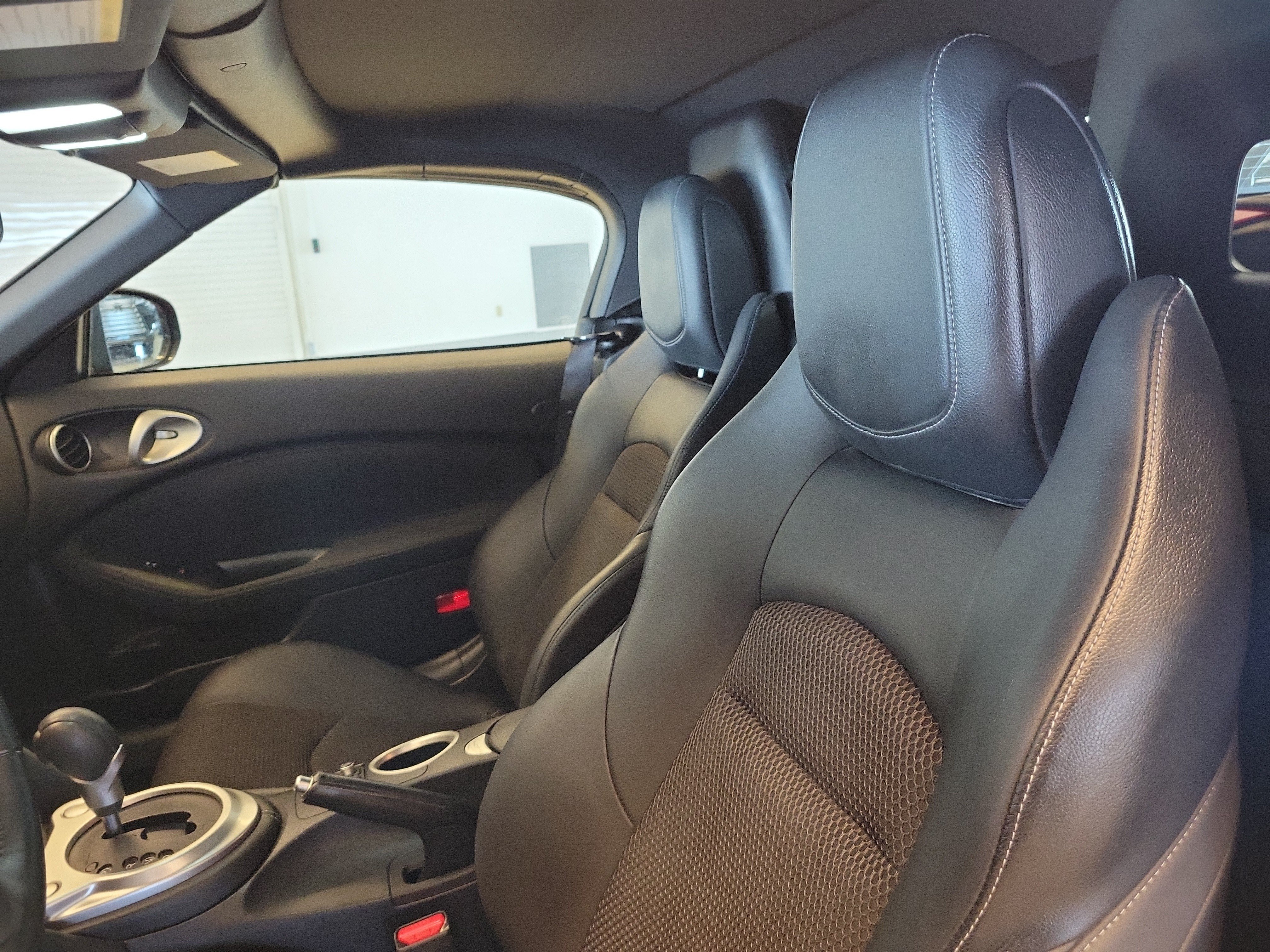 Used 2010 Nissan 370Z Touring RWD image 17