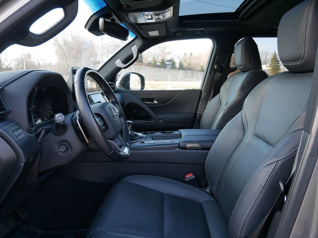 Used 2022 Lexus LX 600 4WD w/ Appearance Package image 9
