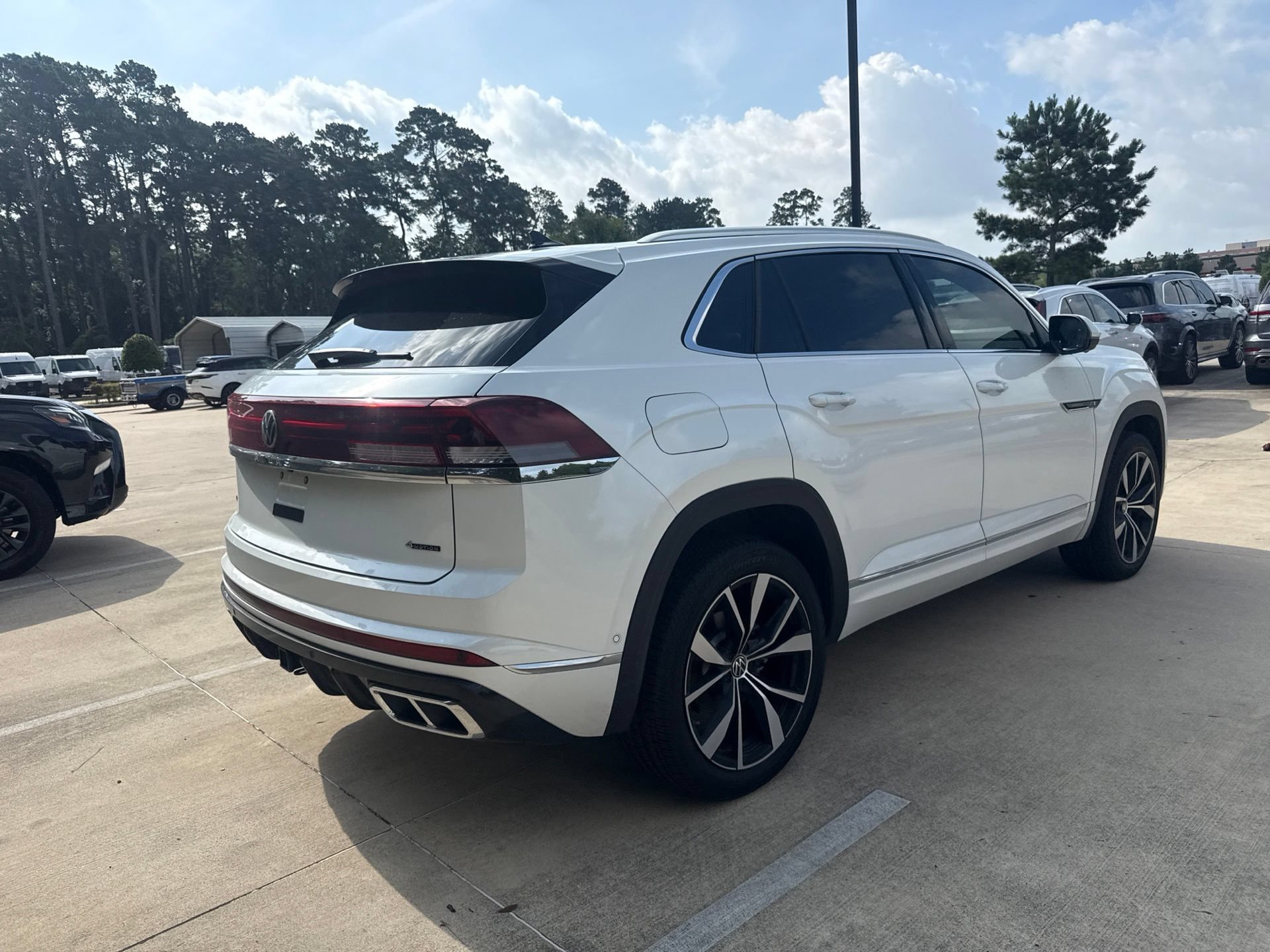 Used 2025 Volkswagen Atlas Cross Sport SEL Premium R-Line AWD/4WD image 4