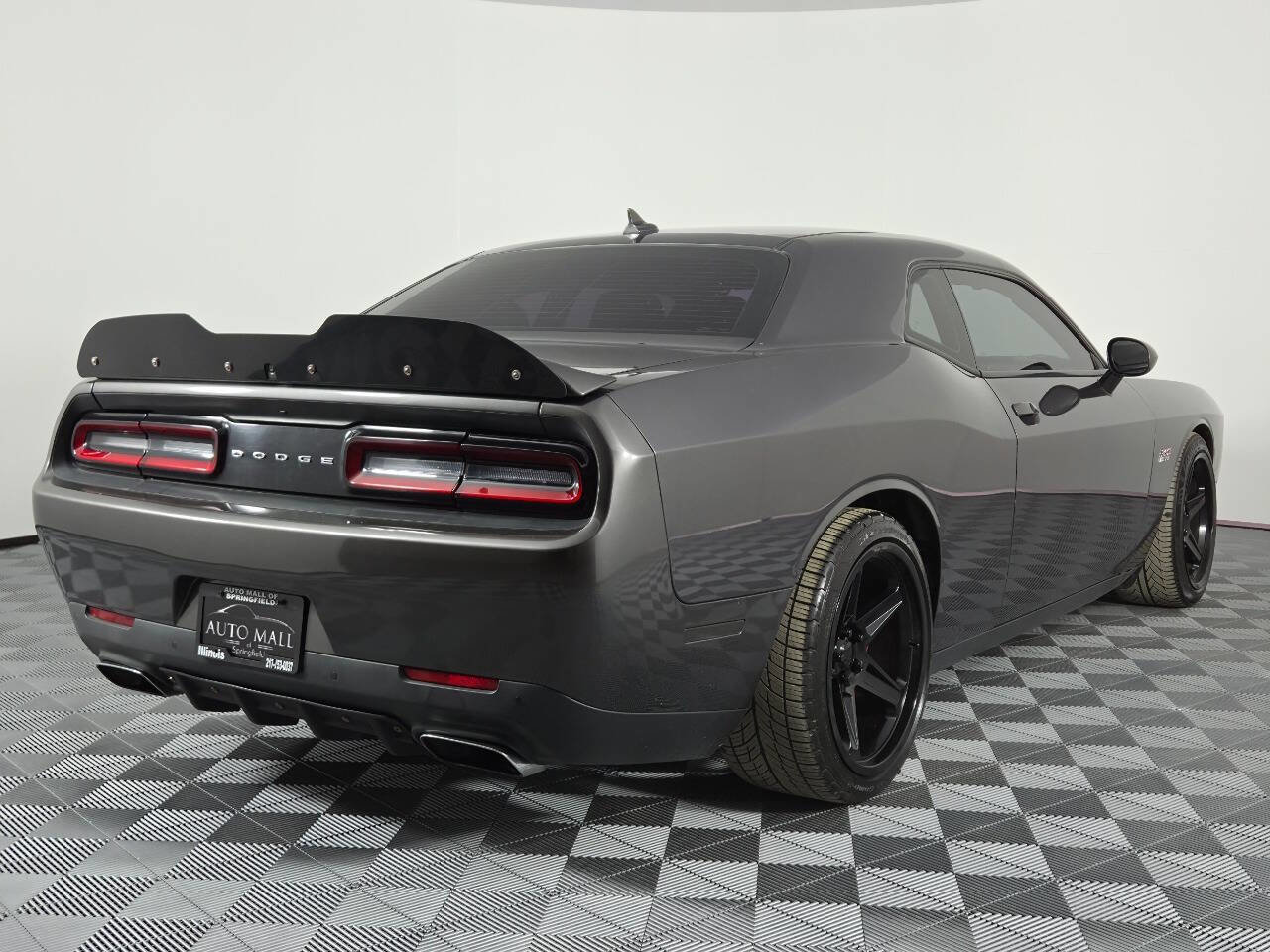Used 2016 Dodge Challenger SRT w/ Technology Group RWD image 7
