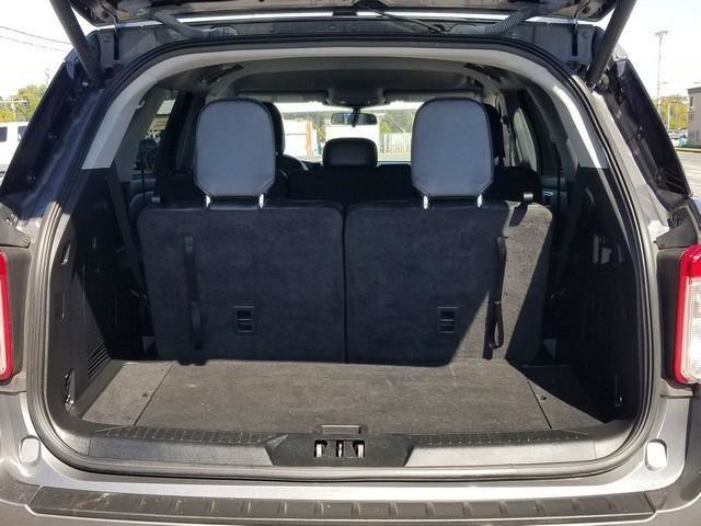 Used 2022 Ford Explorer XLT w/ Equipment Group 202A image 7
