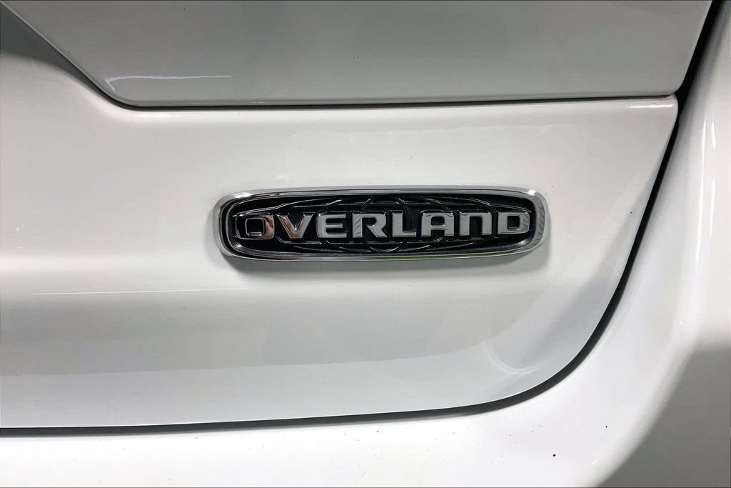 Used 2024 Jeep Grand Cherokee Overland w/ Luxury Tech Group IV AWD/4WD image 40