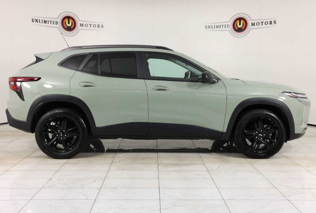 Used 2024 Chevrolet Trax ACTIV FWD image 2
