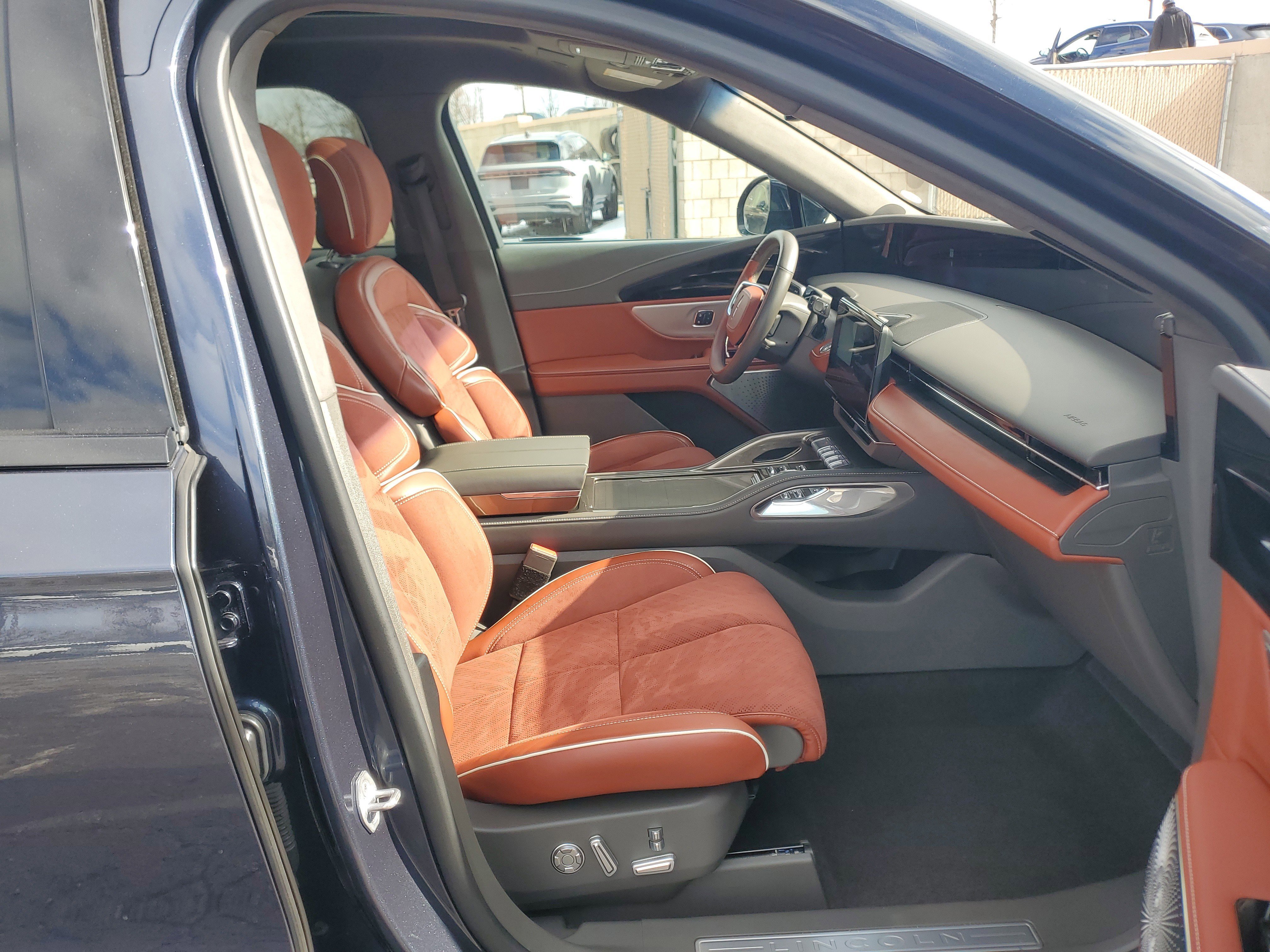 Certified 2024 Lincoln Nautilus Black Label w/ Jet Appearance Package (87T) image 9