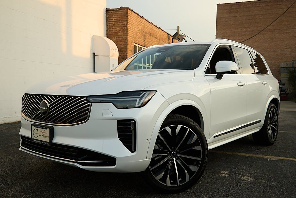 New 2025 Volvo XC90 B6 Plus w/ Protection Package Premier