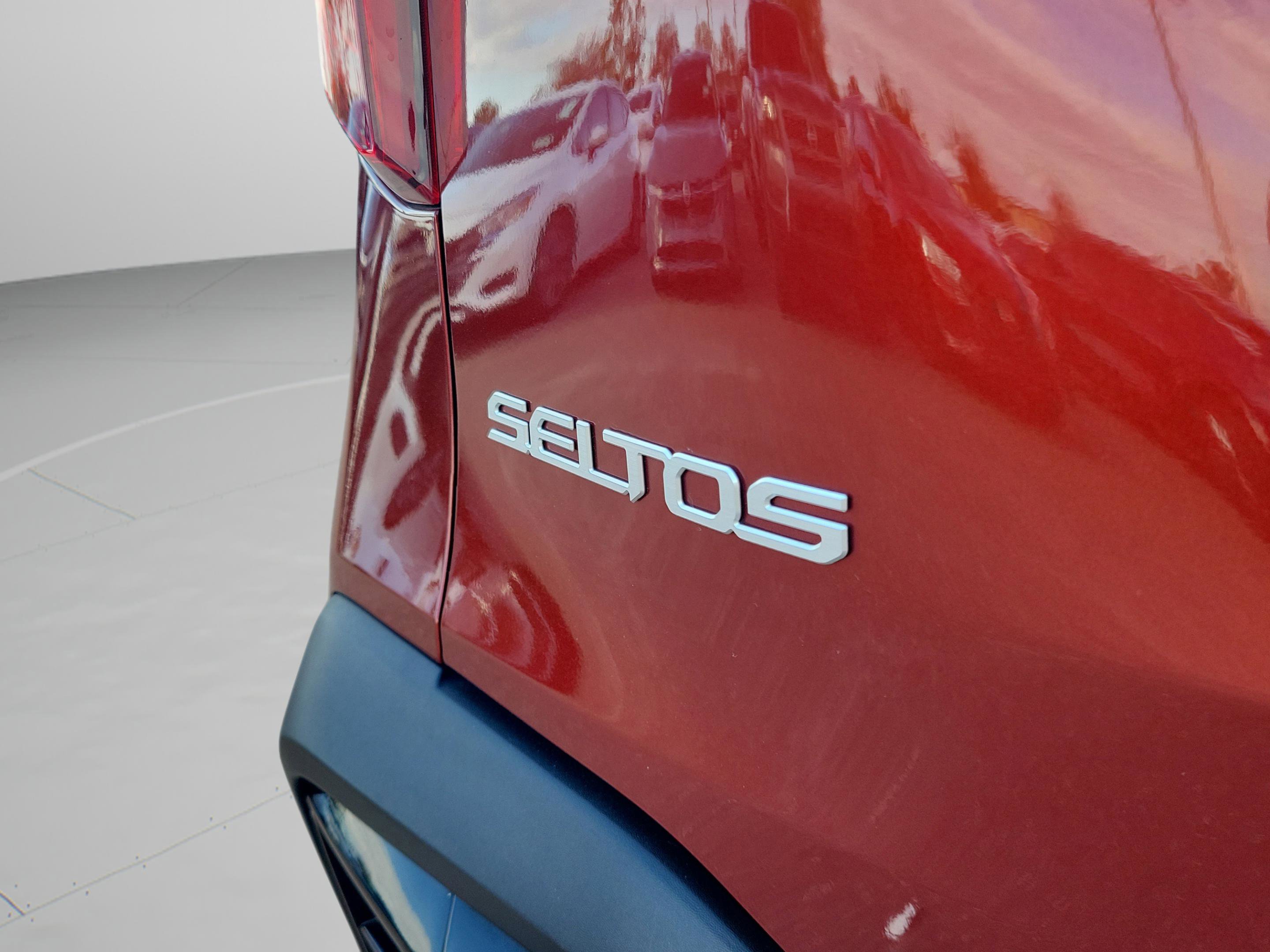 Used 2024 Kia Seltos SX image 35