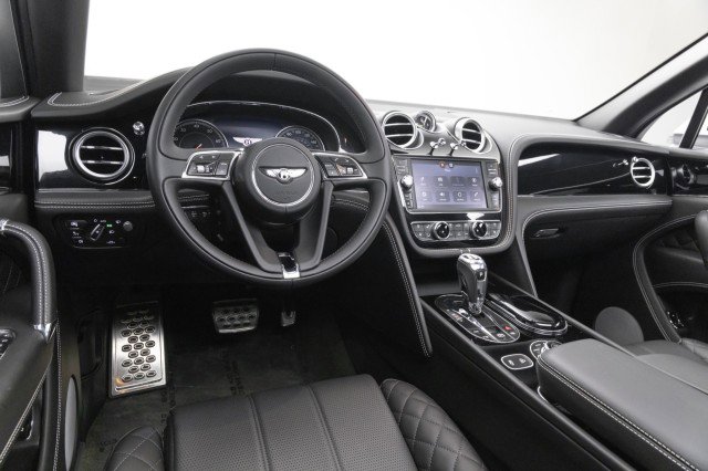 Used 2017 Bentley Bentayga image 6
