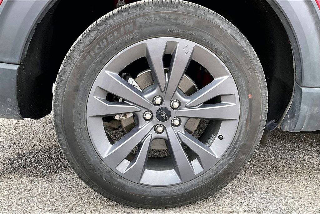 Used 2024 Ford Explorer XLT w/ Equipment Group 202A image 9