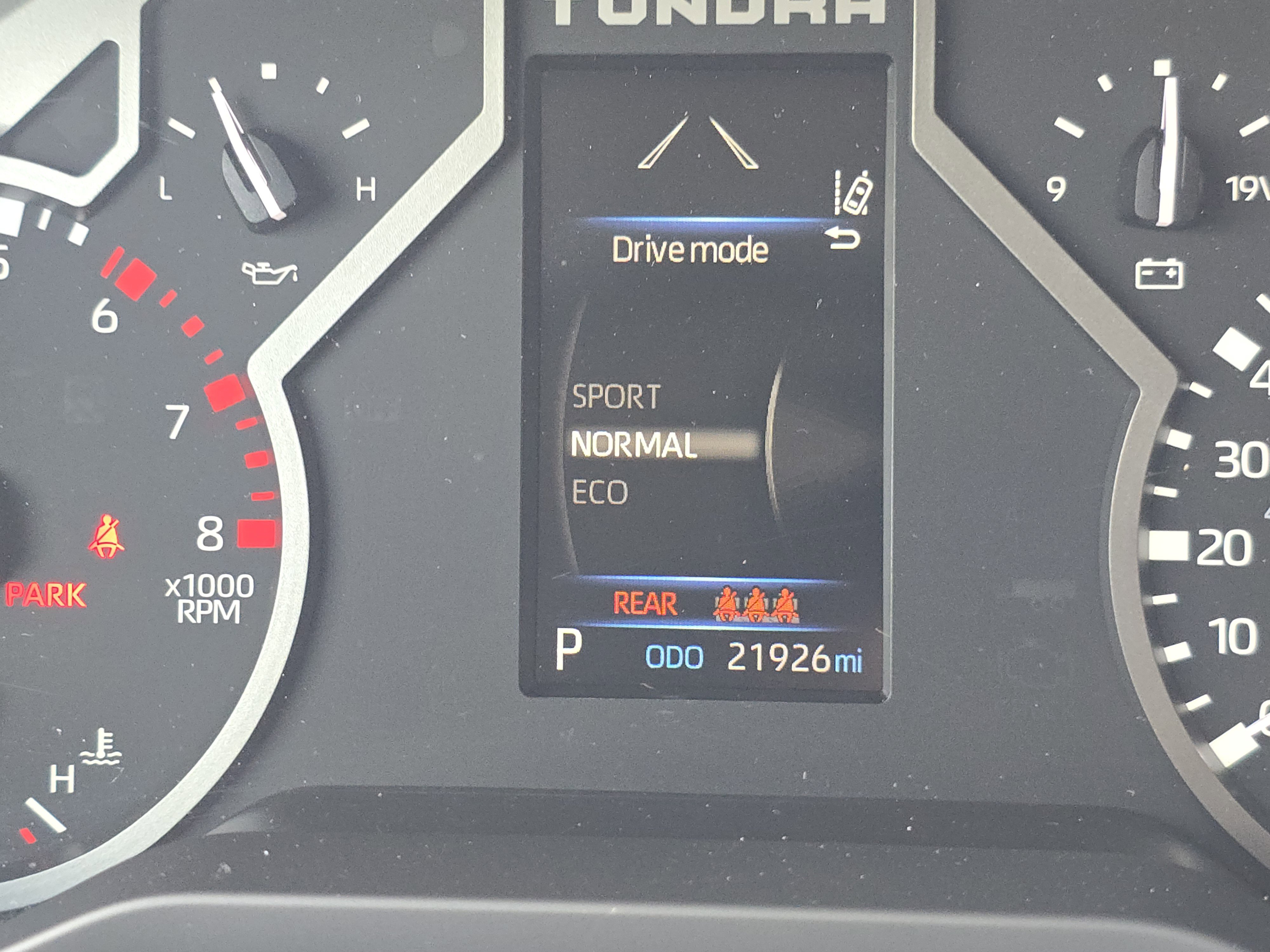 Used 2022 Toyota Tundra SR5 w/ SR5 Convenience Package image 8