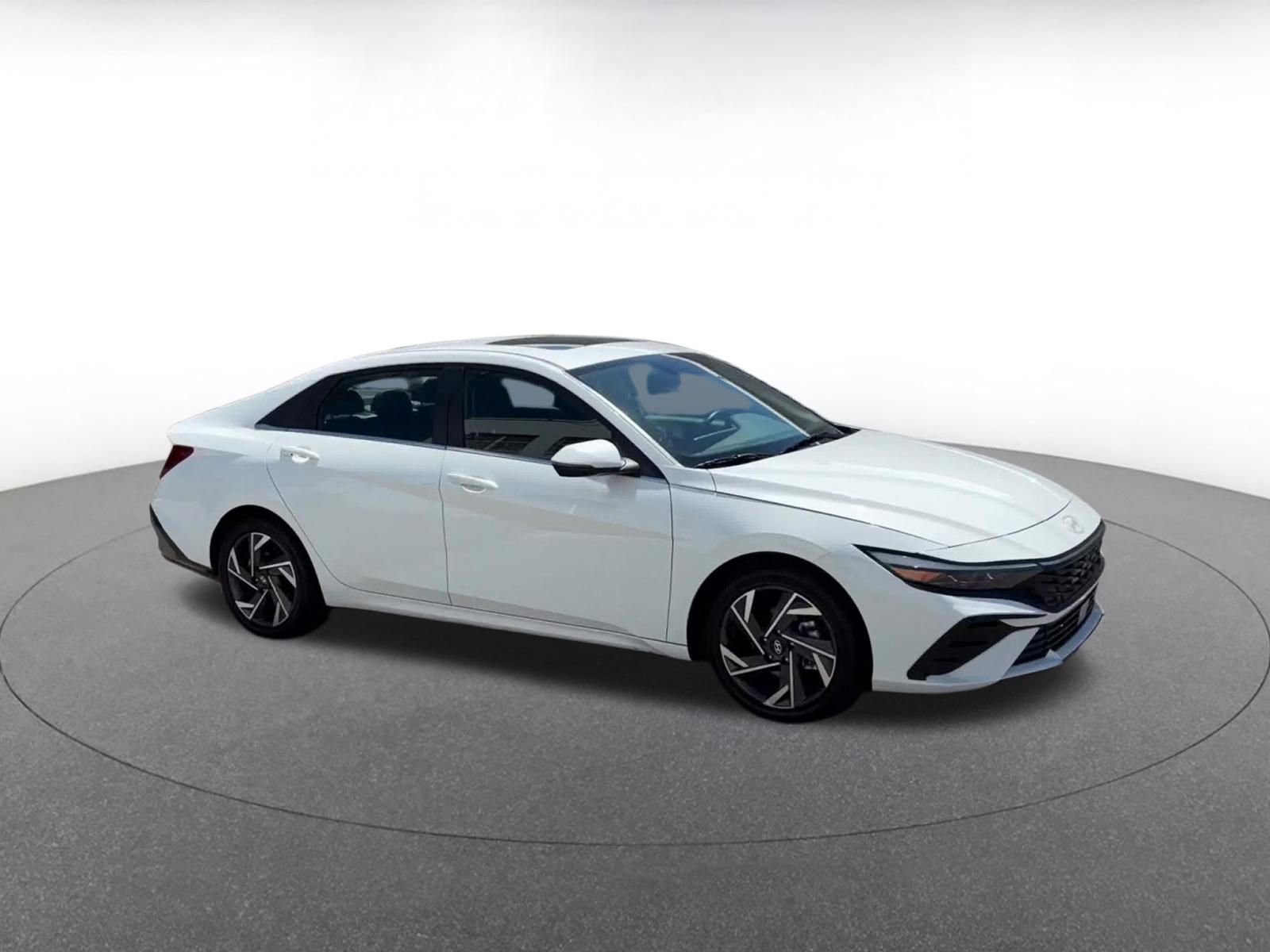 Used 2025 Hyundai Elantra Limited FWD video 2