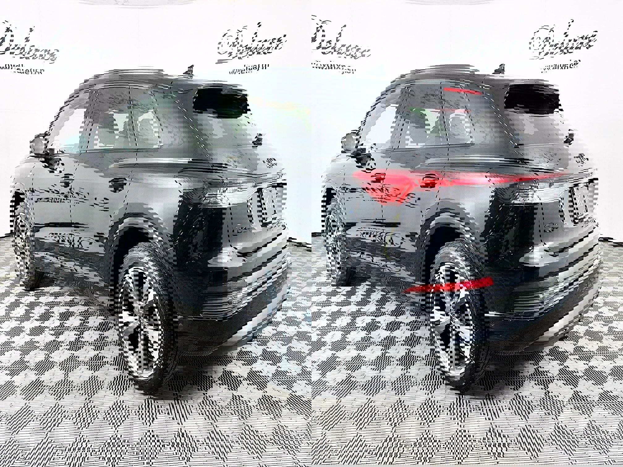 Used 2024 Audi Q4 e-tron Premium Plus w/ Premium Plus image 4