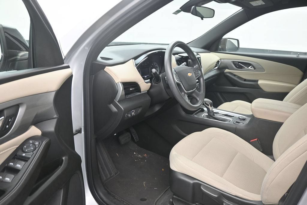 Used 2022 Chevrolet Traverse LS FWD image 10
